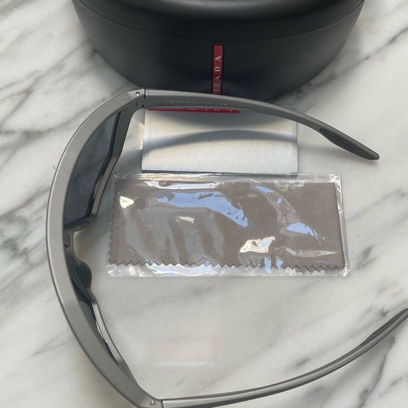 PRADA SPORT, LIGHTWEIGHT WITH MIRRORED SHIELDS SUNGLASSES, UNISEX - Picture 6 of 16